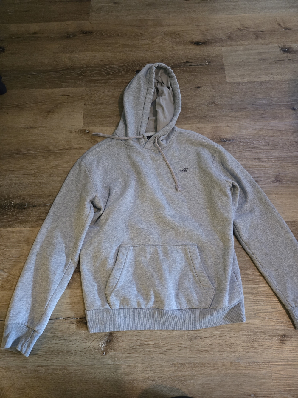Hollister Men's Grey Pullover Hoodie - Classic Casual